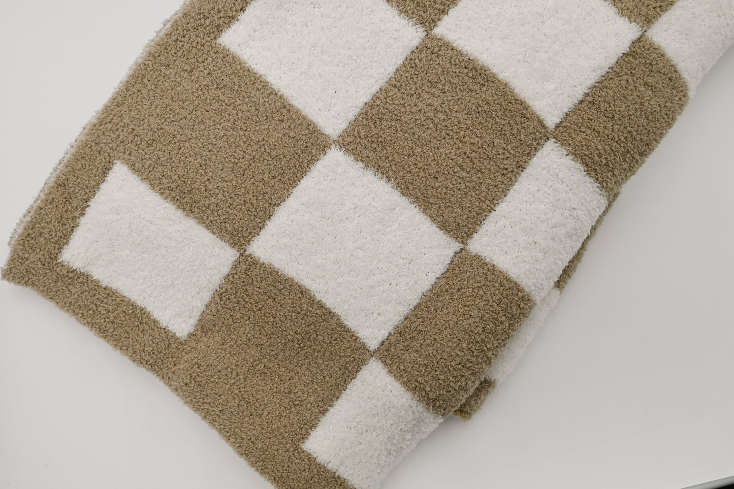 Checked Plush Blanket [2 Colors]